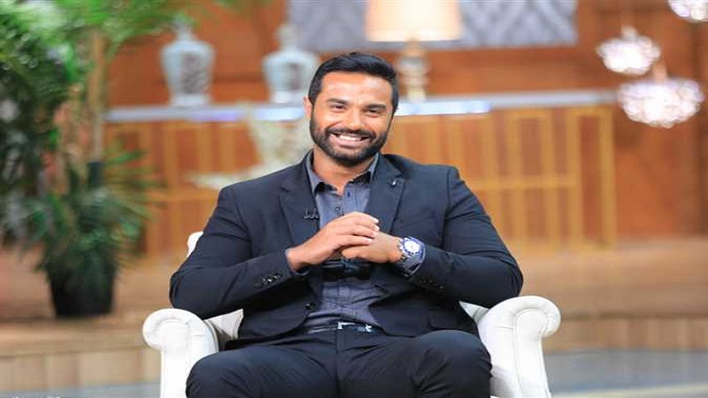 كريم فهمي: الفنان عادل إمام عمره ما قال أنا رقم واحد| فيديو