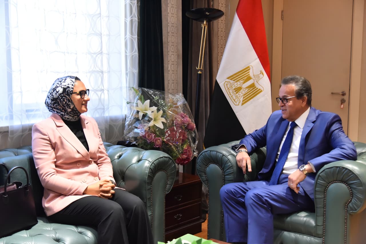وزير الصحة يبحث مع محافظ الوادي الجديد تسريع إنجاز المشروعات الصحية