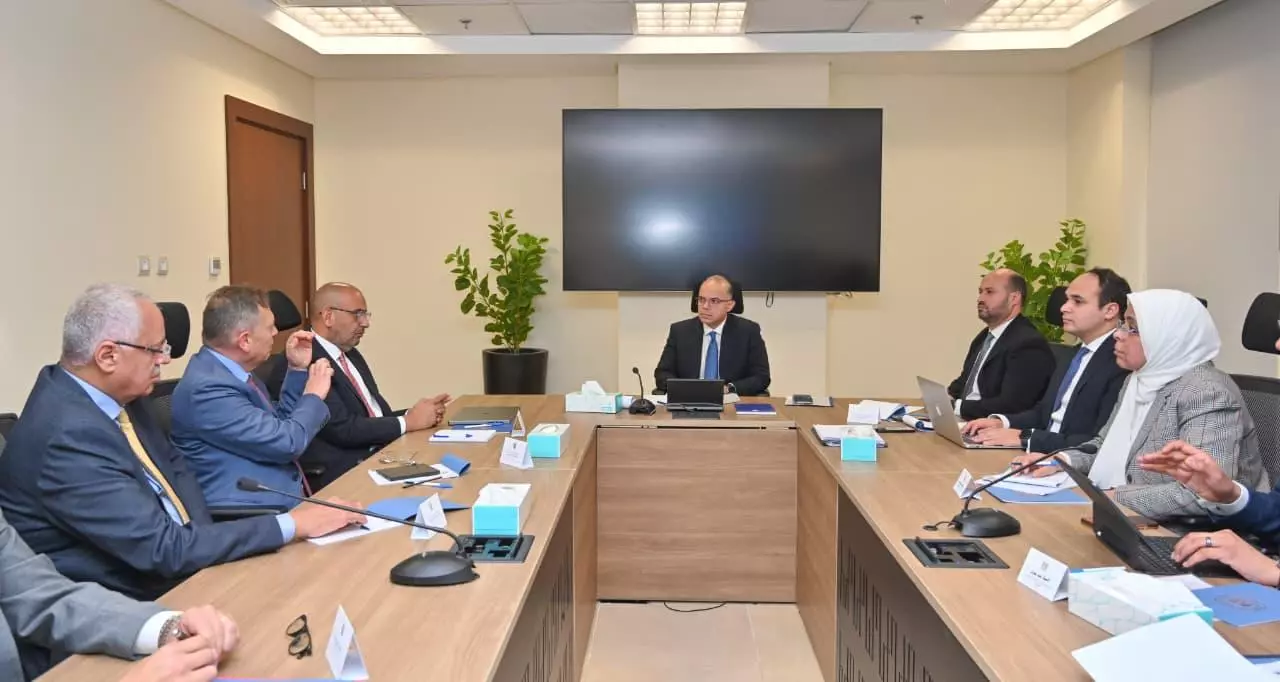 وزير الاستثمار يبحث مع شركات السكر توازن الإنتاج والسوق