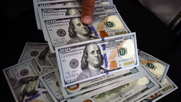 سعر الدولار في مصر الخميس 12 مارس 2026.. أعلى سعر 52.15 جنيه بالبنوك
