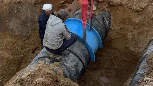 كسر خط مياه رئيسي في 6 أكتوبر بسبب أعمال الأتوبيس الترددي