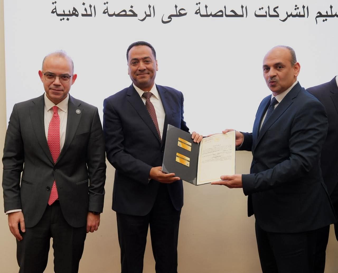 الاستثمار  يُسلم رخص ذهبية لـ 8 مشروعات مصرية وأجنبية وعربية