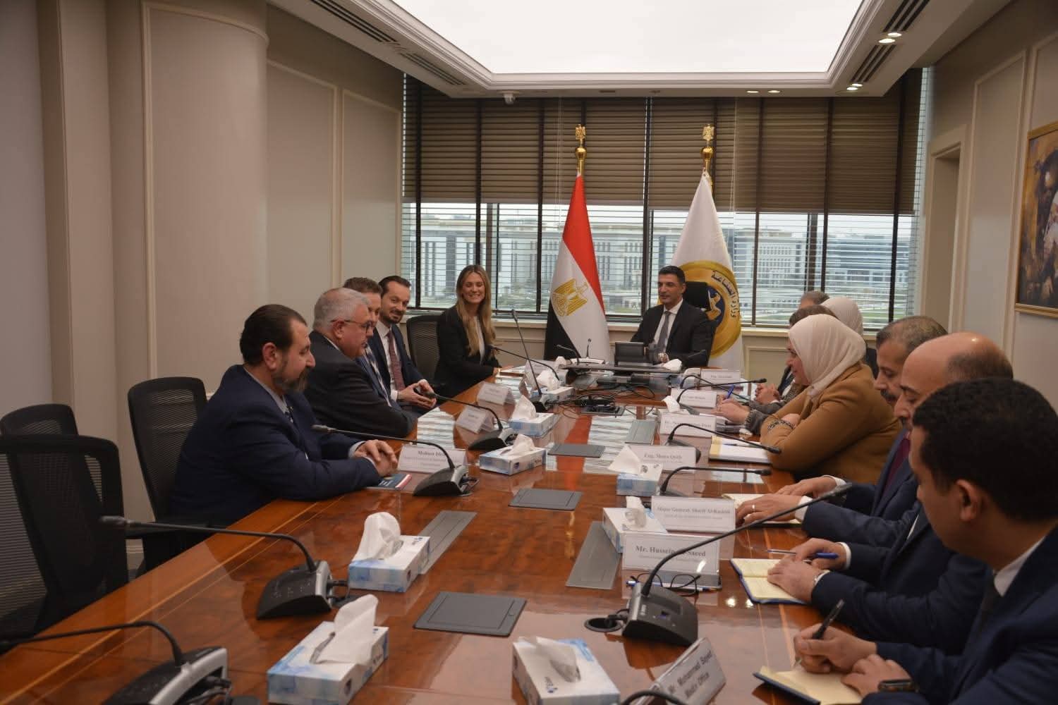 وزير الصناعة يستعرض مع مرسيدس بنز إيجيبت فرص توطين صناعة السيارات
