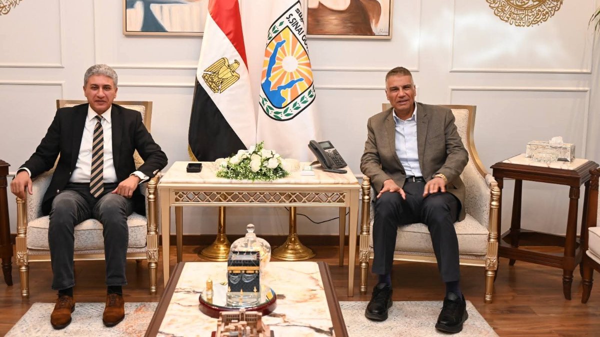 وزير السياحة يلتقي بمحافظ جنوب سيناء لتعزيز الحركة السياحية بشرم الشيخ