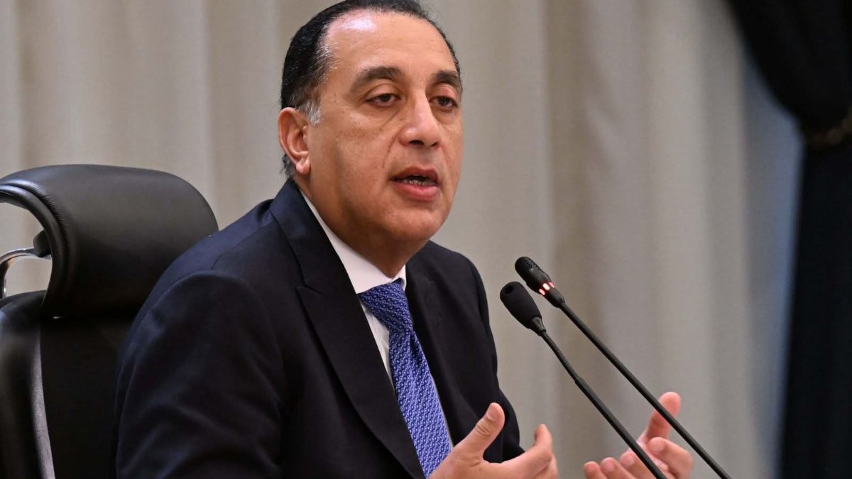 رئيس الوزراء يهنئ وزير الخارجية بيوم الدبلوماسية المصرية