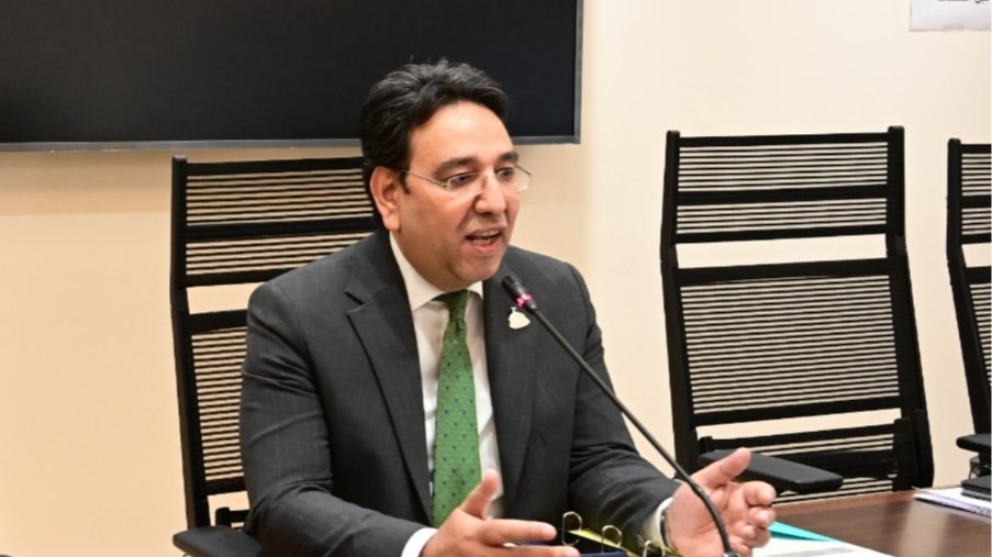 النائب أيمن محسب: الاحتياطي الاستراتيجي من للسلع آمن