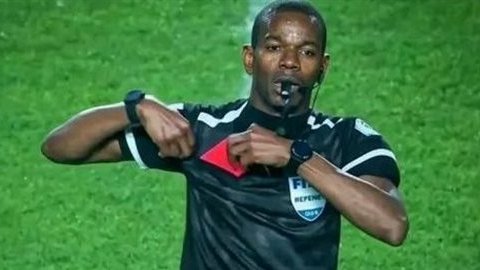 الأهلي يشكو عيسى سي ويطالب كاف بحماية نزاهة المسابقات