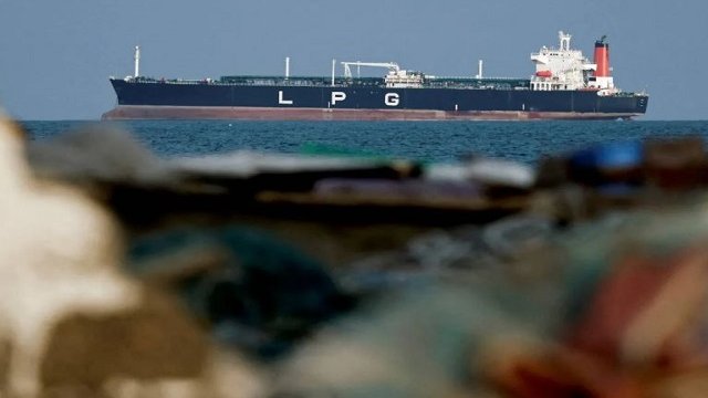 خبير: النفط مرشح لتقلبات غير مسبوقة مع غلق مضيق هرمز|فيديو