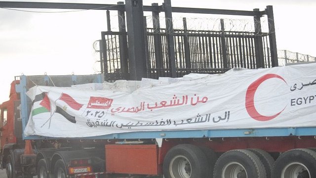 قافلة زاد العزة تنطلق بـ المساعدات الإنسانية لدعم غزة