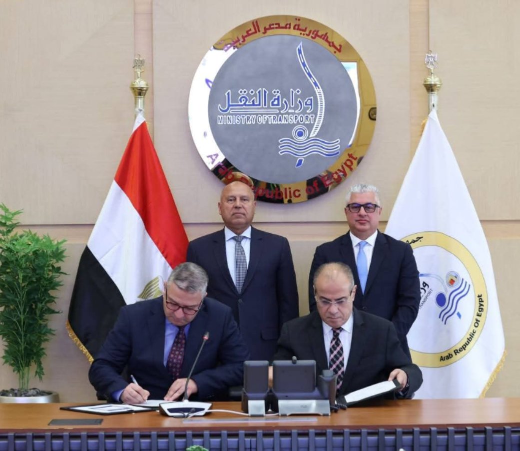 وزير النقل يشهد توقيع عقد تشغيل ومذكرة تفاهم لتطوير محطات ميناء السخنة