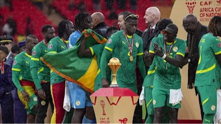 السنغال تتحدى قرار الكاف وتُصر على الاحتفال بكأس إفريقيا رغم سحبه