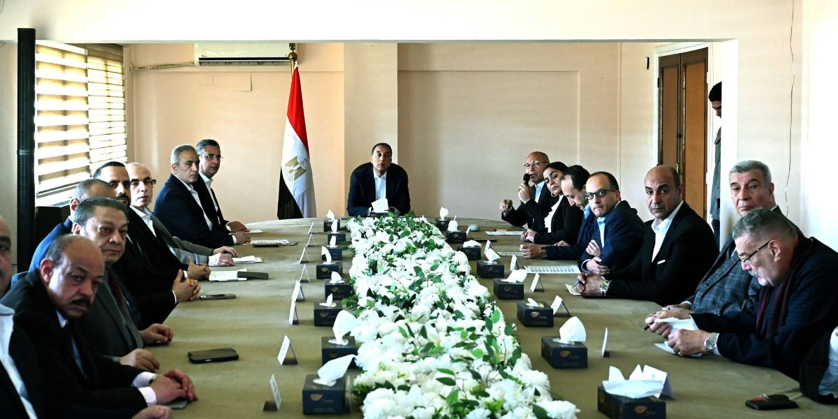 مدبولي يزور سوق العبور لتجارة الجملة ويؤكد دعم الحكومة لضبط الأسعار
