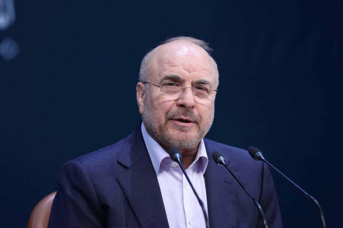 رئيس البرلمان الإيراني: واشنطن تخطط لهجوم بري رغم رسائل التفاوض