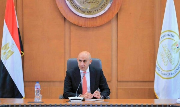 محمد عبد اللطيف يترأس اجتماعًا لمتابعة انتظام الدراسة بالقليوبية والإسماعيلية والسويس