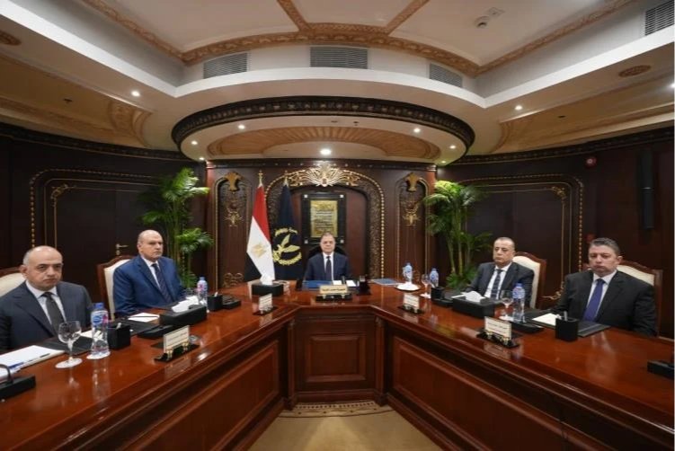 وزير الداخلية المصري يشارك في الاجتماع الوزاري العربي ويُكرم السيسي