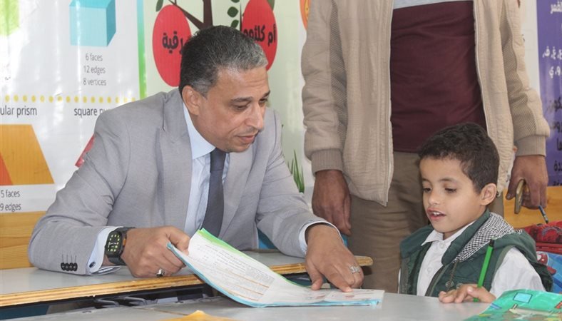 وكيل تعليم الجيزة يوقع عقوبات ويشدد على الانضباط بالمدارس