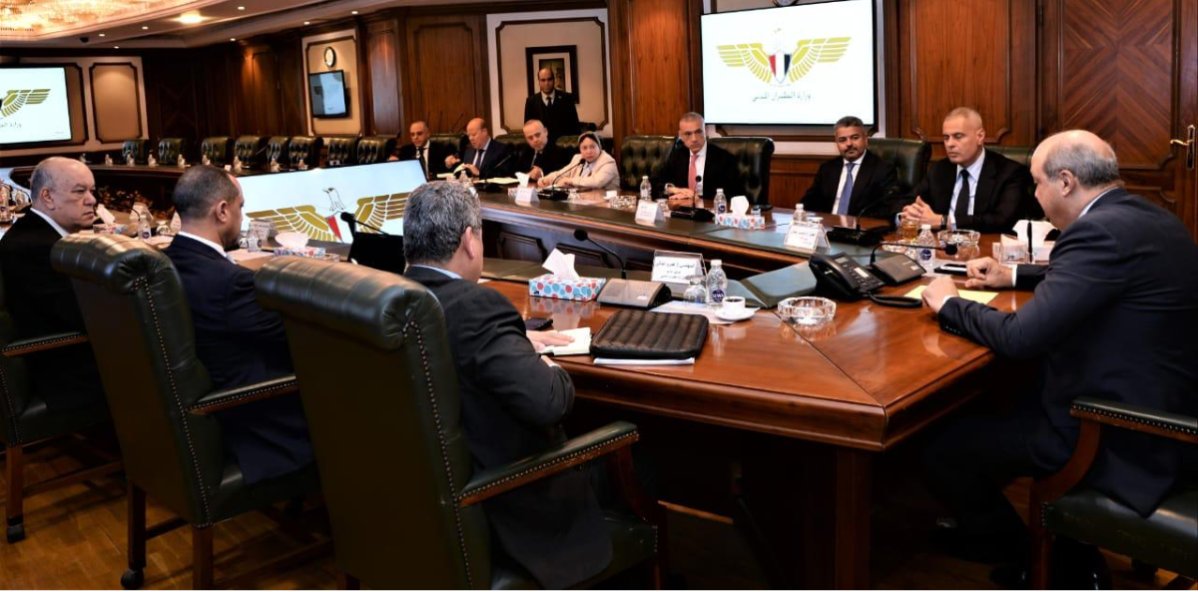 وزير الطيران يتابع جاهزية المطارات لموسم الحج 1447هـ