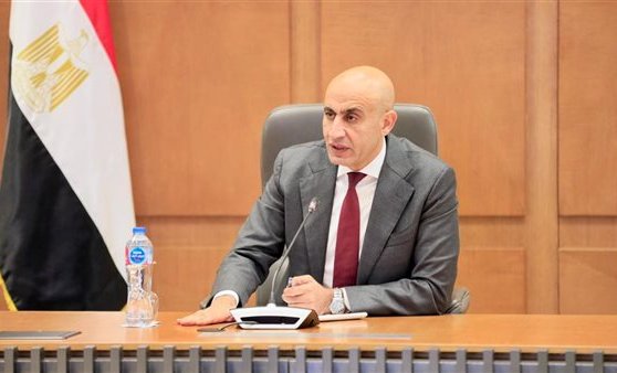 التربية والتعليم توجه المديريات بسرعة صرف مستحقات عمال النظافة والأمن بالمدارس لسد العجز