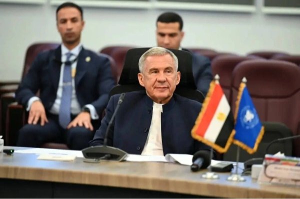 رئيس تتارستان يصل القاهرة لتعزيز التعاون المشترك