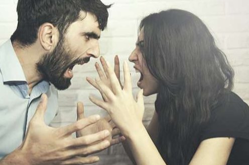 من الإنذار إلى الحبس.. كيف يواجه القانون المتهربين من النفقة؟