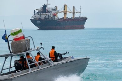 مفاوضات إيران وأمريكا في باكستان وسط توتر مضيق هرمز
