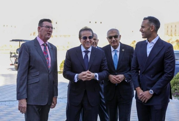 وزير الصحة يشدد على تكامل التعليم والصحة خلال افتتاح هيرتفوردشاير الجديدة