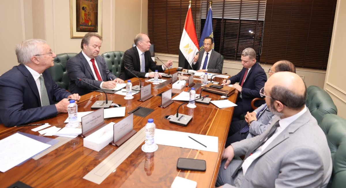 وزير الاتصالات يبحث مع مسئولي شركة HMD خطط التوسع في تصنيع هواتف نوكيا