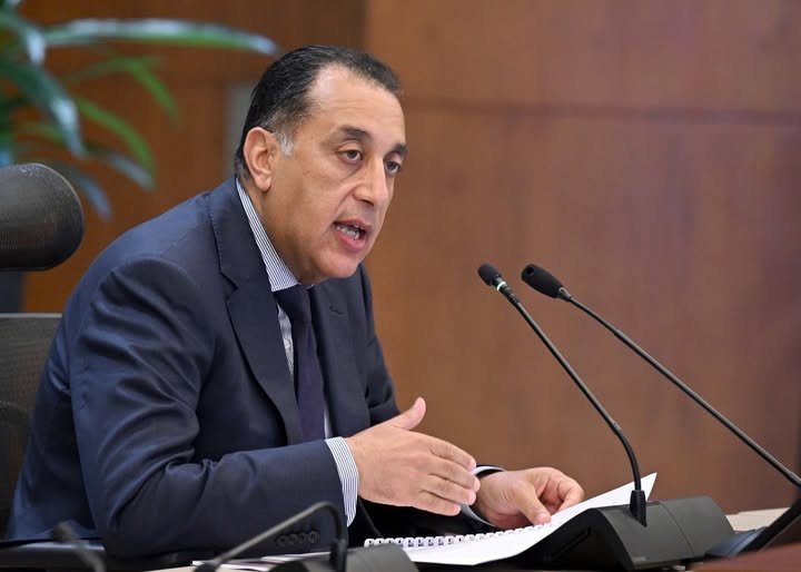 الحكومة تمد الدورة النقابية 6 أشهر وتعدل قانون 213