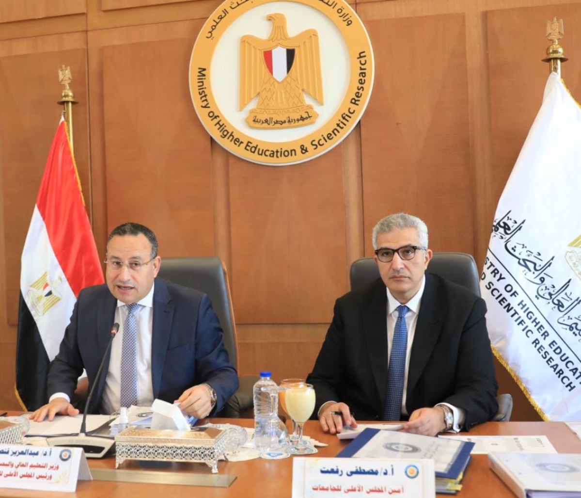 قنصوة يوجه بالاستعداد للامتحانات وتوسيع الشراكات الدولية و الصناعية