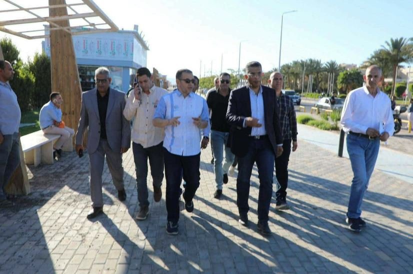 محافظ البحر الأحمر يتفقد ممشى شمال الأحياء بالغردقة ويوجه برفع الإشغالات
