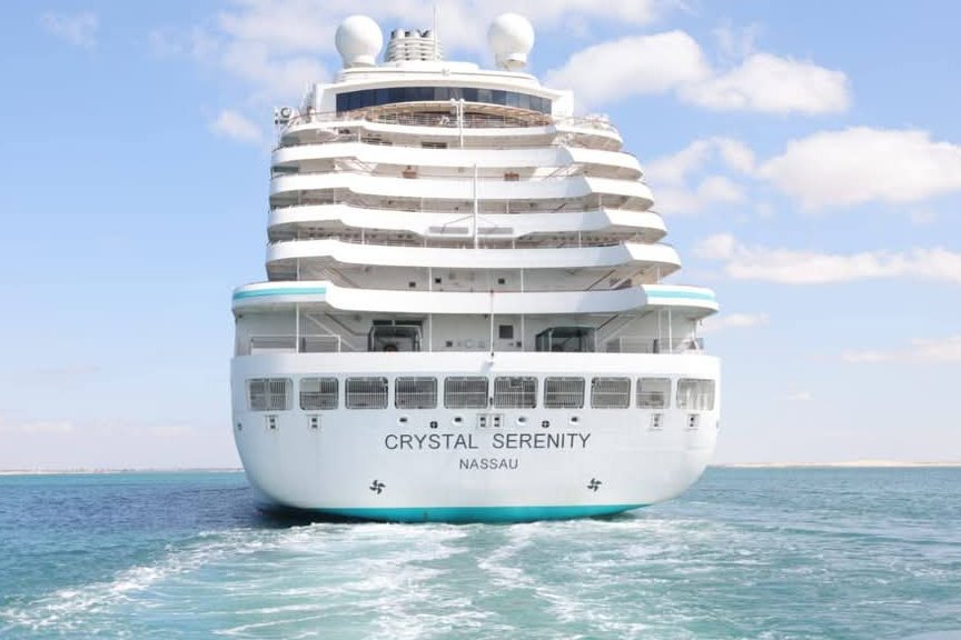 انعقاد  القمة على متن السفينة السياحية "Crystal Serenity" أثناء عبورها للقناة