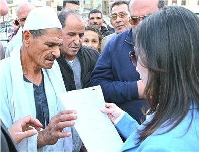جاكلين عازر تقود جولة ميدانية بدمنهور لمتابعة الخدمات وحل الشكاوى
