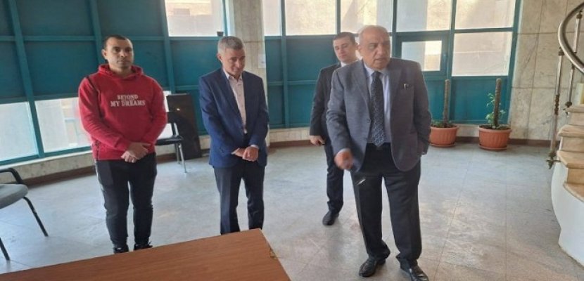 محمود عصمت يتابع تطوير مقر جهاز تنظيم الكهرباء