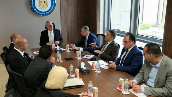 وزير البترول يستعرض خطط تأمين الطاقة وتوسيع خدمات الغاز بالمحافظات
