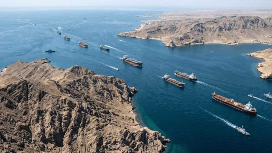 طهران تعلن قيودًا جديدة على حركة المرور البحري في مضيق هرمز