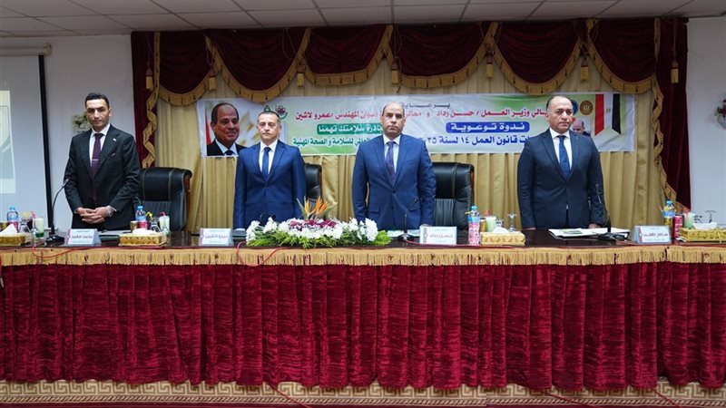 وزير العمل ومحافظ أسوان يدعمان العمالة غير المنتظمة بشنط وأدوات عمل