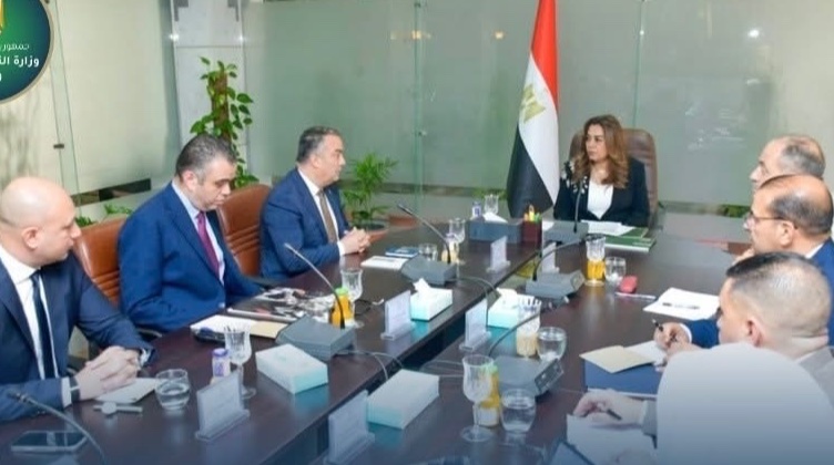 منال عوض تبحث رقمنة الميكروباص والسيرفيس بالمحافظات لتطوير النقل الذكى
