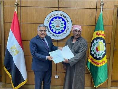 محافظ الدقهلية يسلم عقود تقنين أوضاع أراضي الدولة