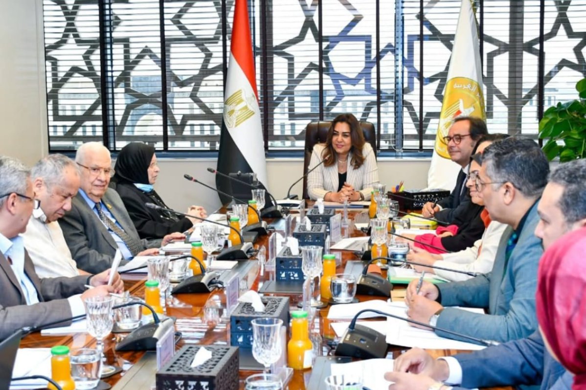 وزيرة التنمية المحلية والبيئة تترأس الاجتماع الـ48 للجنة العليا للقيد والاعتماد