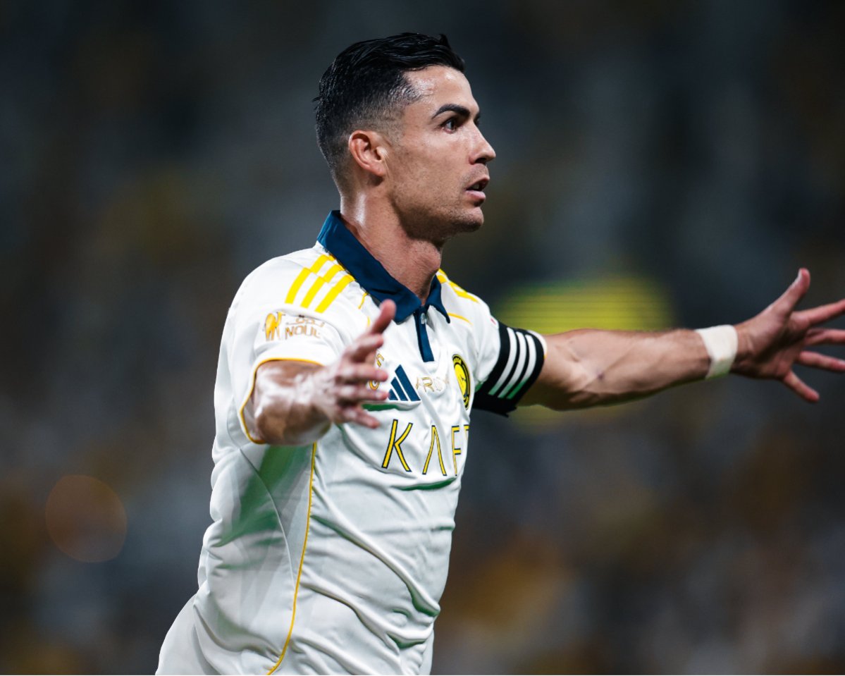 رونالدو يصنع التاريخ بإنجاز غير مسبوق بعد التتويج بالدوري السعودي