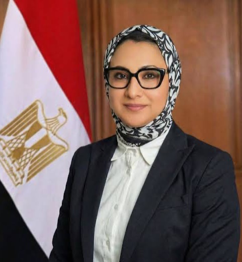 محافظ الوادي الجديد تزور مستشفى الخارجة وتشارك المرضى فرحة العيد