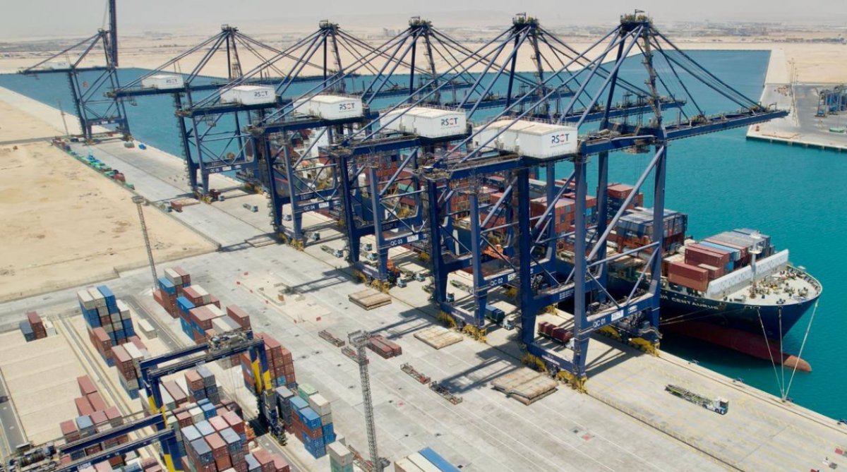الموانئ المصرية تسجل طفرة تاريخية في 2025.. تداول 11.1 مليون حاوية ونمو الترانزيت 36%