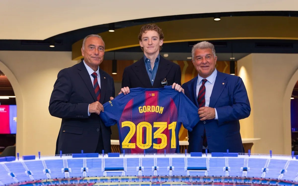 إينيجو مارتينيز يثير الجدل بشأن تعاقد برشلونة مع أنتوني جوردون