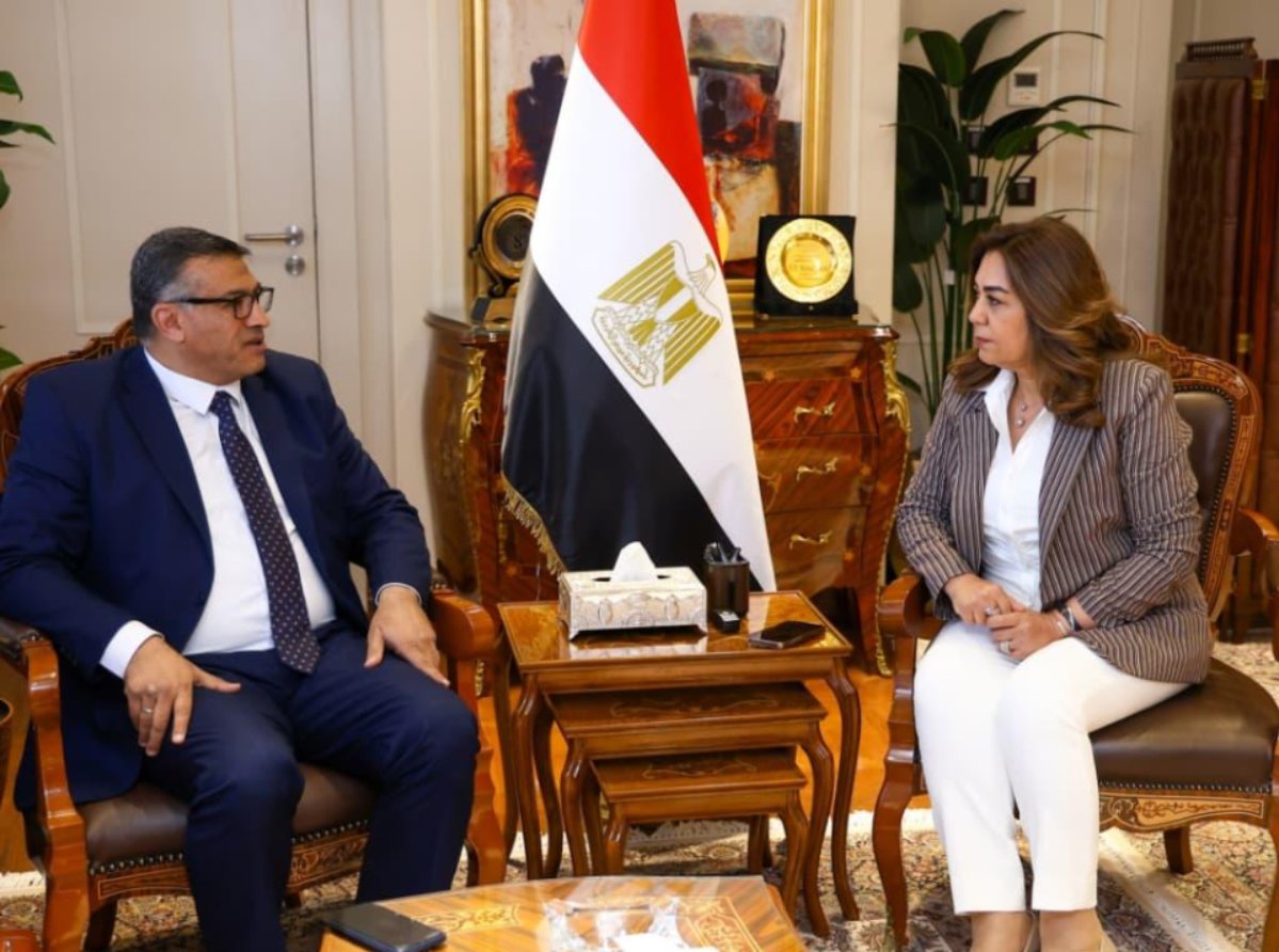 منال عوض تتابع مع محافظ قنا موقف تنفيذ المشروعات التنموية والخدمية بالمحافظة
