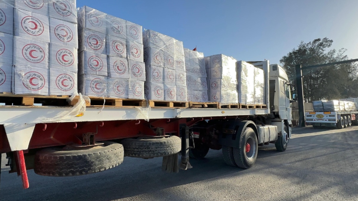 الهلال الأحمر : قافلة «زاد العزة 208» محملة بـ2786 طنًا من المساعدات