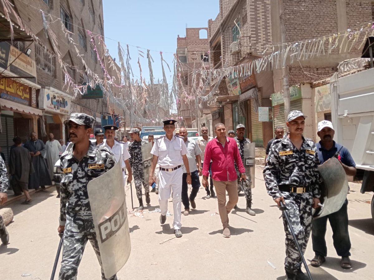 حملات مكبرة لضبط الاشغالات والمحال غير المرخصة بقنا وفرشوط