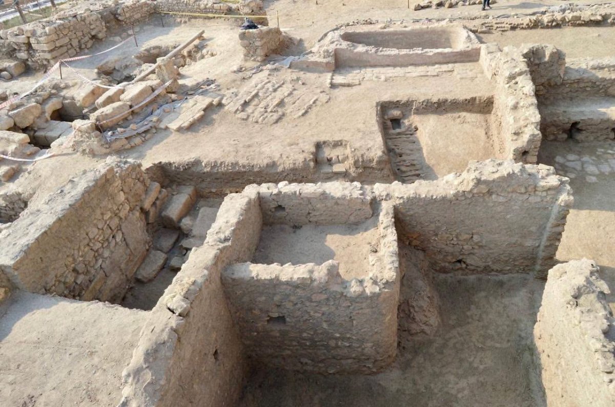 الكشف عن نظام مائي متكامل وبقايا مسجد مملوكي بمحيط قلعة صلاح الدين الأيوبي