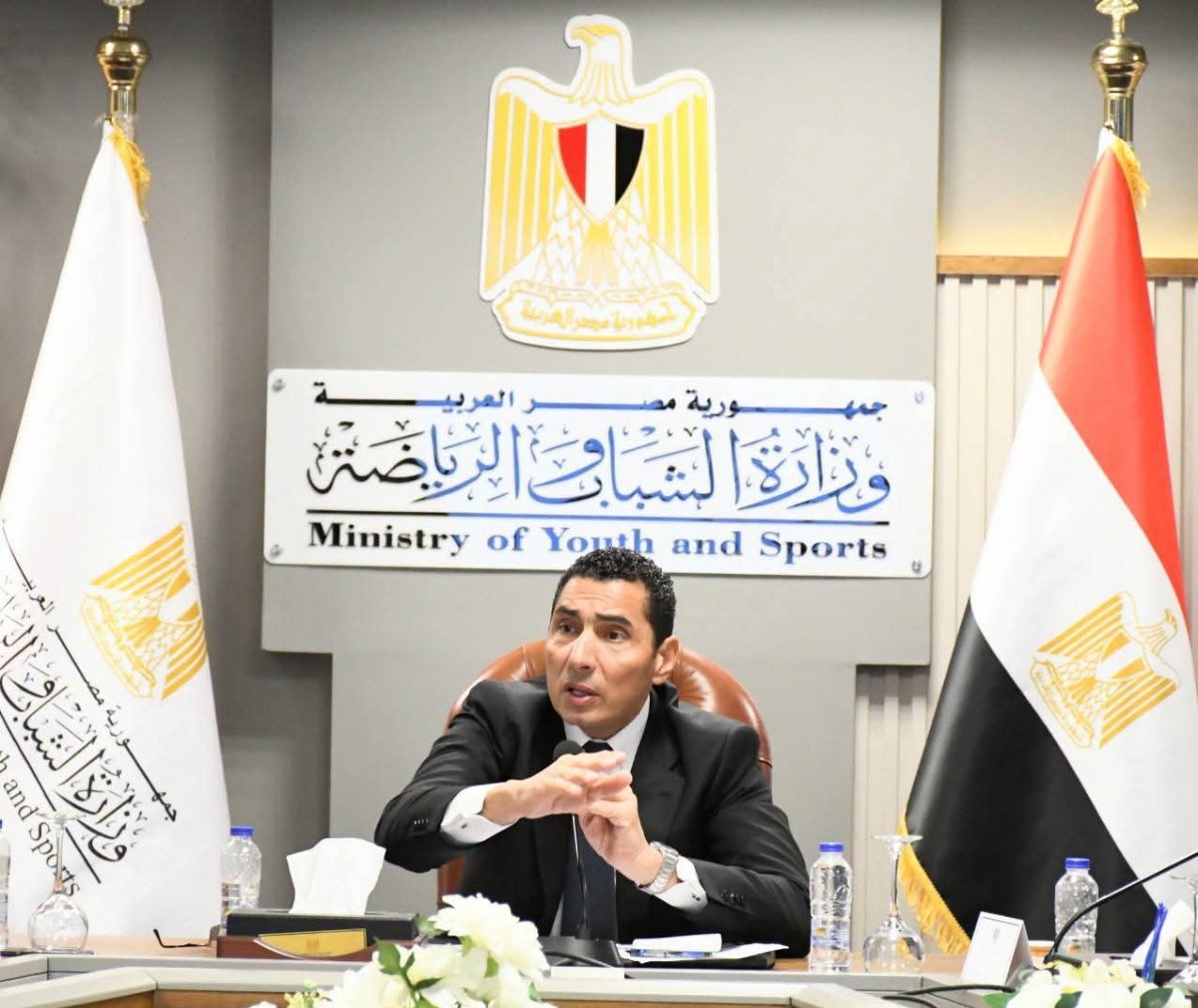 وزير الرياضة يجتمع بالأندية والجهات المعنية لحسم ملف مديونيات المرافق وتحقيق الاستقرار المالي