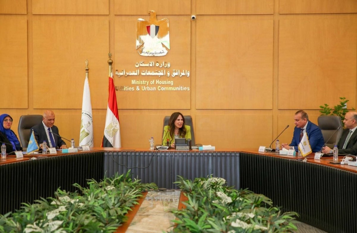 وزيرة الإسكان تتابع موقف مشروعات مياه الشرب والصرف الصحي بمحافظة القليوبية ومدينة العبور