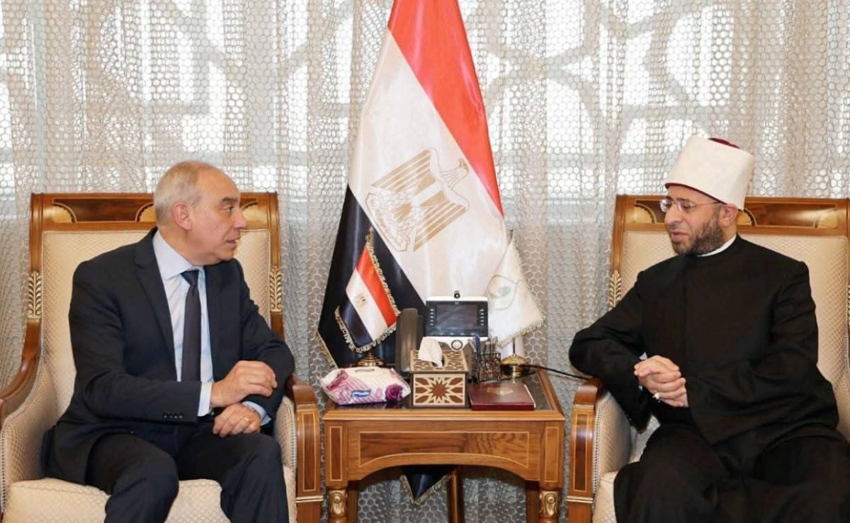 وزير الأوقاف يناقش سبل تعزيز التعاون المشترك بين الوزارة وهيئة الاستعلامات